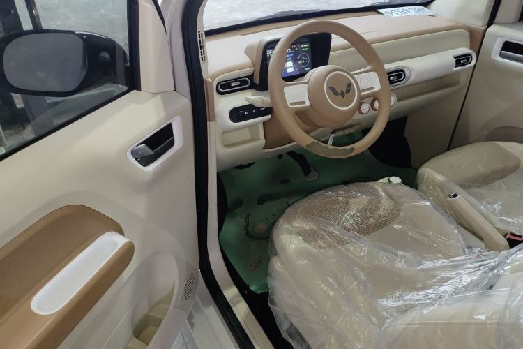 Used Wuling Hongguang MINIEV 2024 3rd Generation 215km Advanced Version
