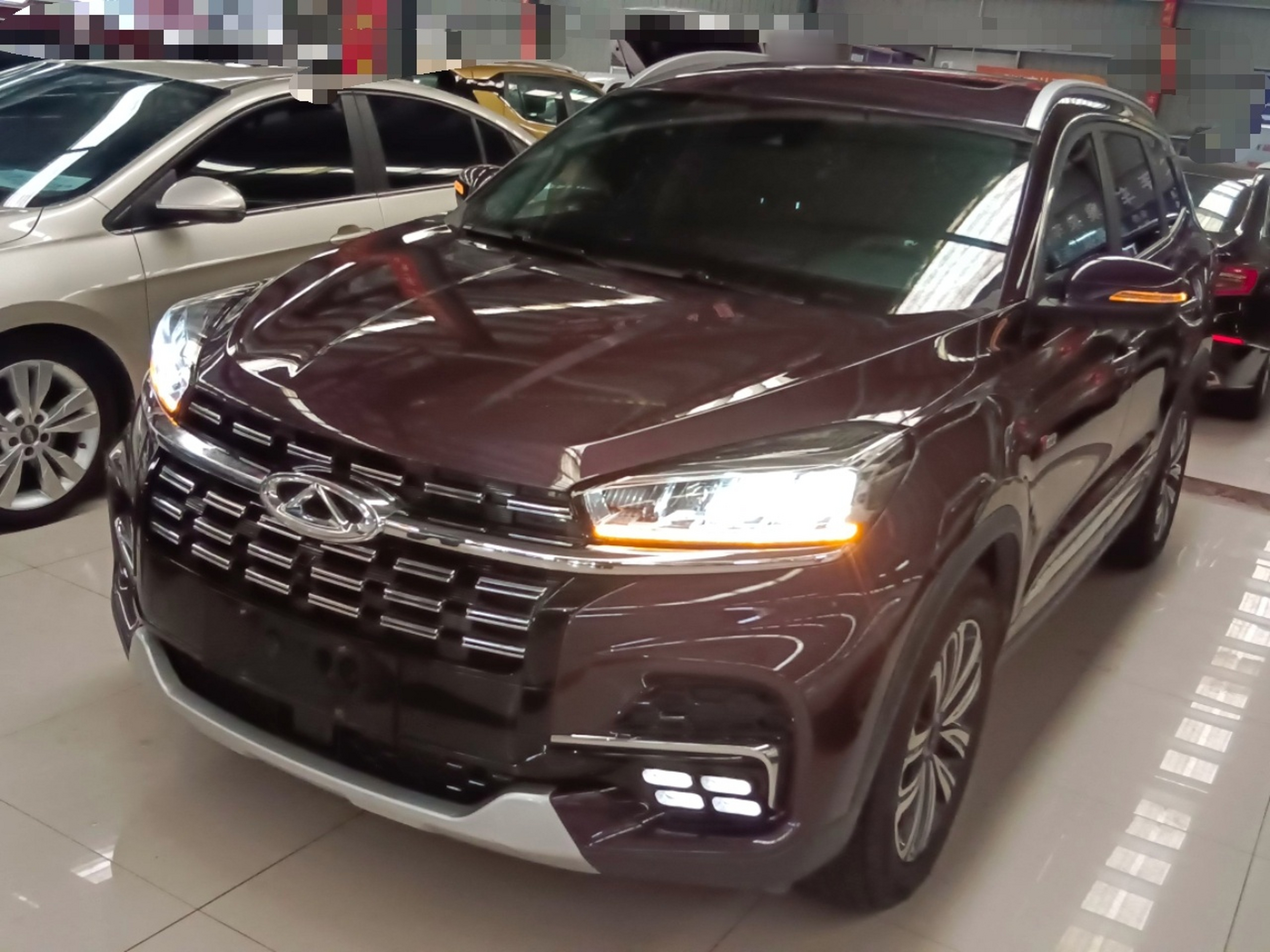 تحت مقدمة السيارة