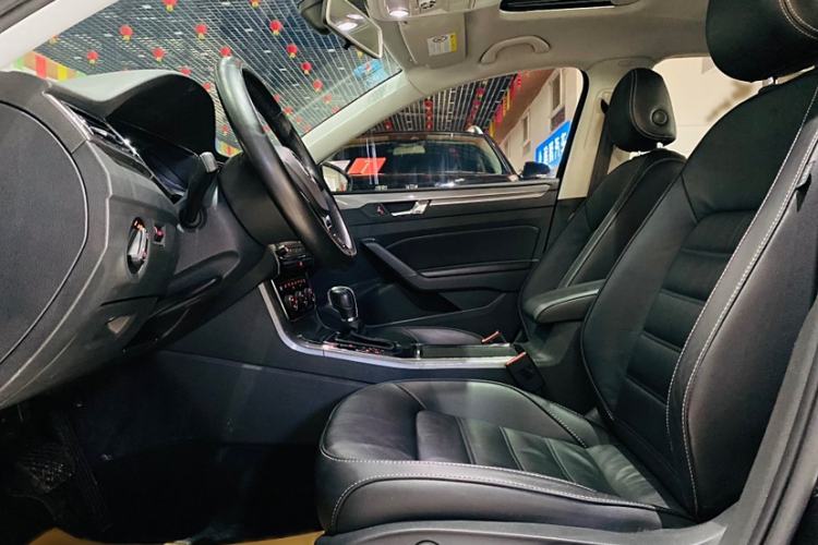 Used Volkswagen Passat 2017 330TSI DSG Luxury Edition
