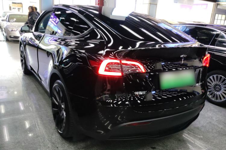 Used Tesla Model Y 2023 Long-Range All-Wheel-Drive Version
