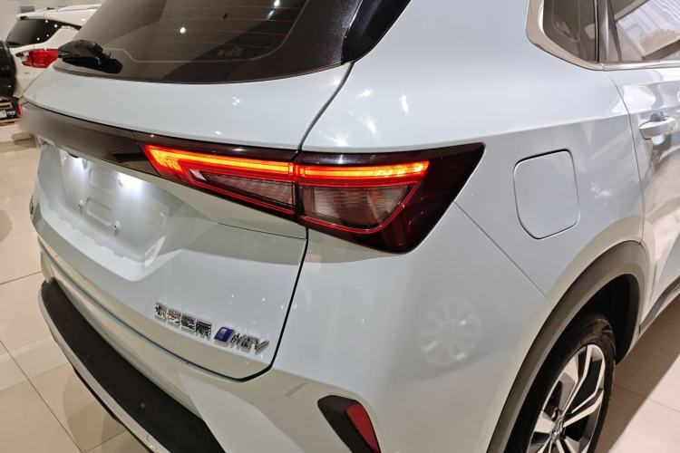 Used Wuling Asta 2022 2.0L DHT Electric-Speed Version
