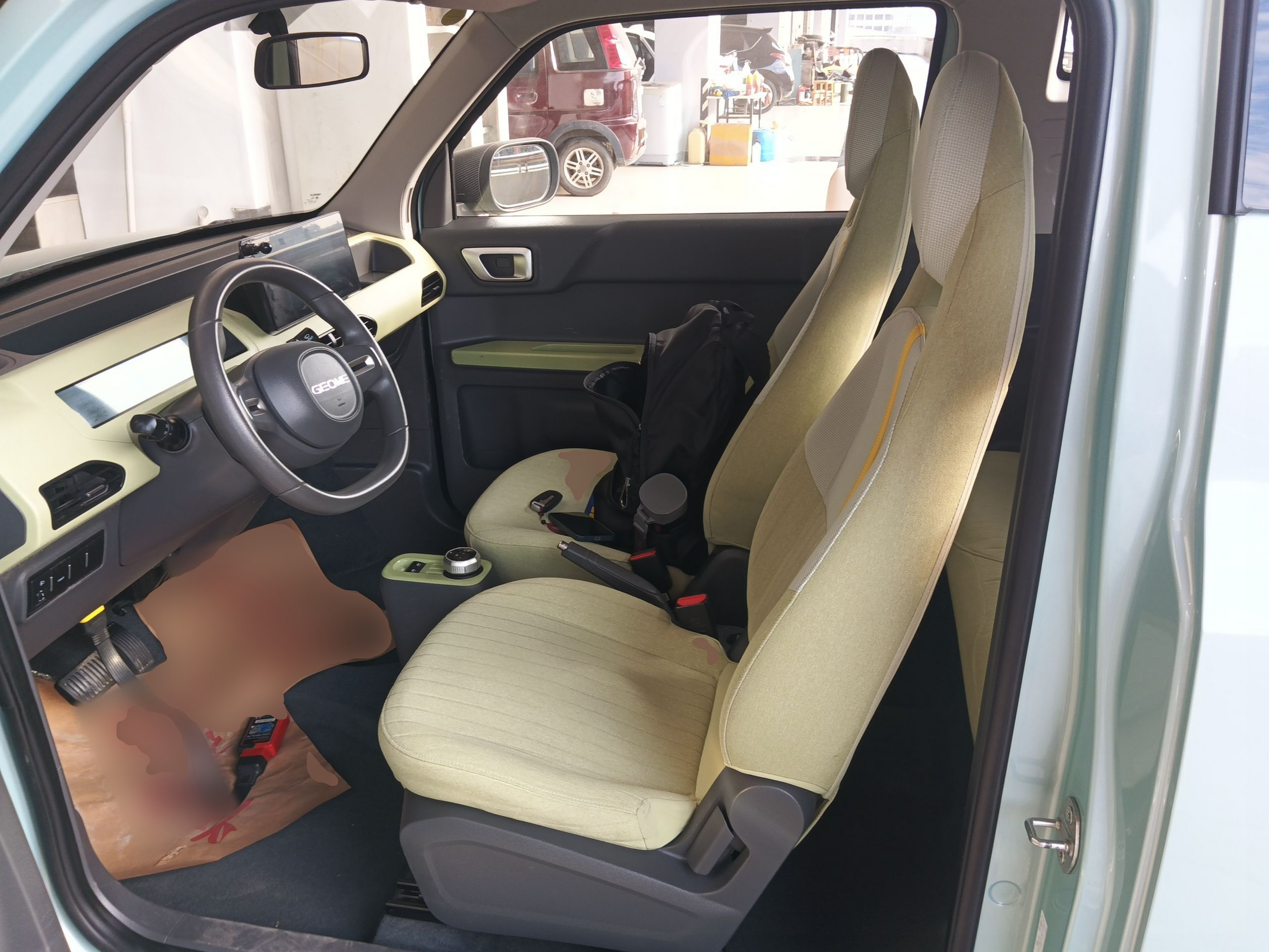 Переднее сиденье в автомобиле