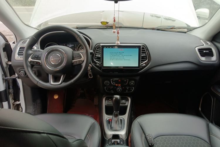 Used  Compass 2017 200T Automatic Enjoyment Version
