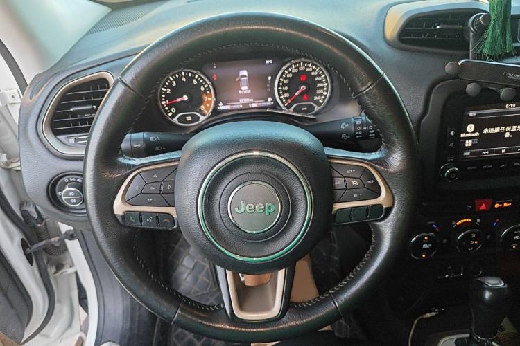 Used  Renegade 2017 180T Automatic Smart Version
