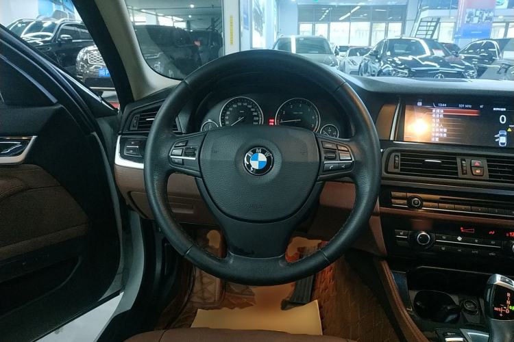 Used BMW 5 Series 2014 525Li Leading Model
