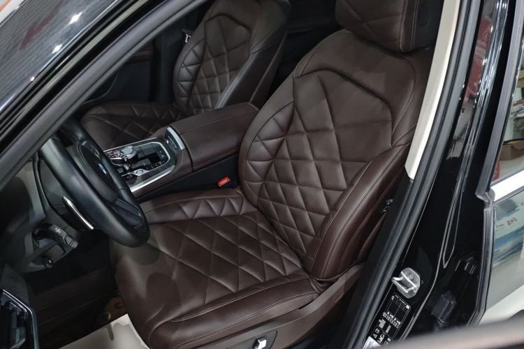 Used BMW X5 2022 xDrive 30Li Luxury M Sport Package
