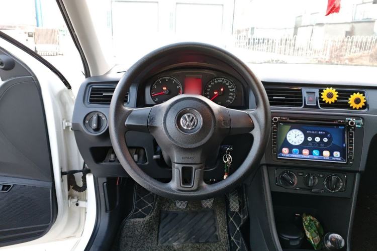 Used Volkswagen Santana 2015 1.6L Manual Fashion Edition
