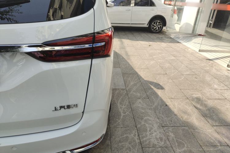 Used Buick GL8 2023 Facelifted Land Cruiser Executive Luxury Version
