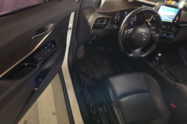 Used Toyota IZOA 2018 2.0L Yixuan Version China V Standard
