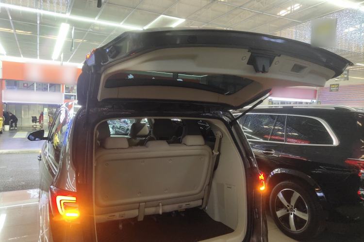 Used Buick GL8 2023 Facelifted Land Cruiser Executive Luxury Version
