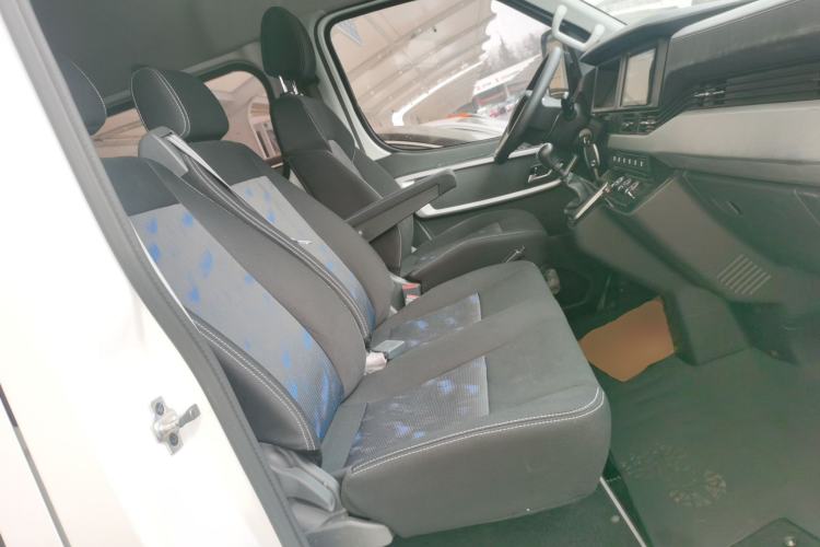 Used Dongfeng Yufeng Yufeng 2023 V9+ 2.0T Manual Front-Drive Multi-Function Short-Chassis Mid-Height 5/6-Seater