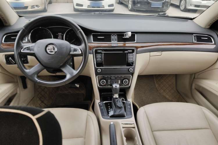 Used Skoda Superb 2013 1.8TSI Automatic Yashi Edition
