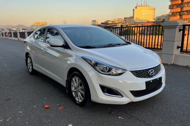 Used Hyundai Elantra 2016 1.6L Automatic Smart Version
