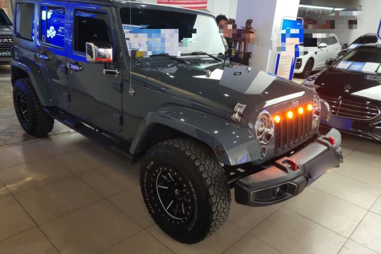 Used  Wrangler 2014 3.0L Sahara Four-Door Edition
