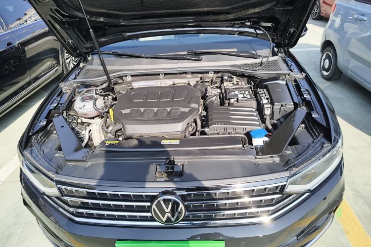 Used Volkswagen Magotan 2025 Revised Version Zhongxiang Edition 330TSI DSG Luxury Trim
