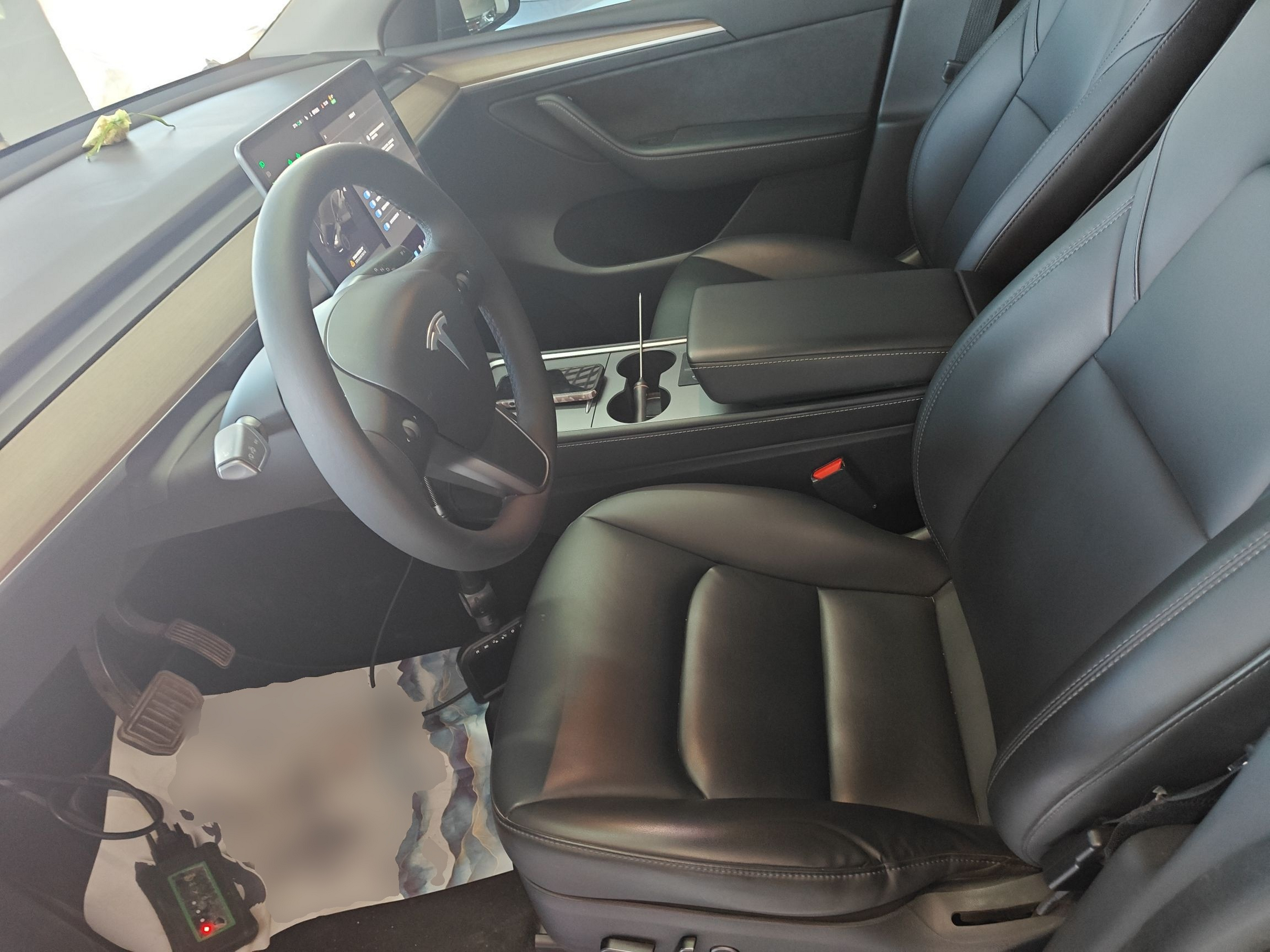 المقاعد الأمامية داخل السيارة