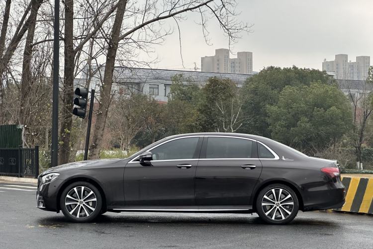 Used Mercedes-Benz E-Class New Energy 2023 E 350 e L Plug-in Hybrid Sports Sedan
