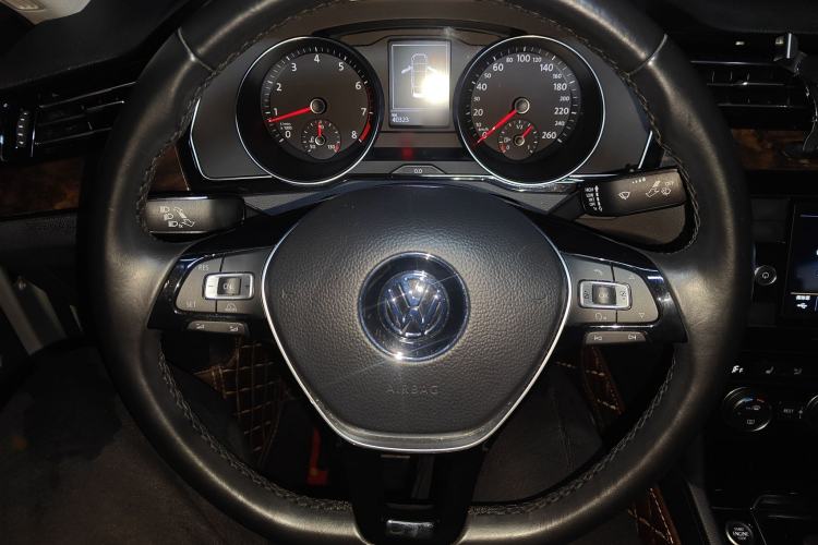 Used Volkswagen Magotan 2018 Facelift 330TSI DSG Luxury Model
