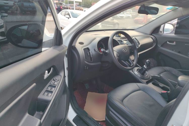 Used Kia Sportage R 2014 2.0L Manual Two-Wheel Drive GL Trim
