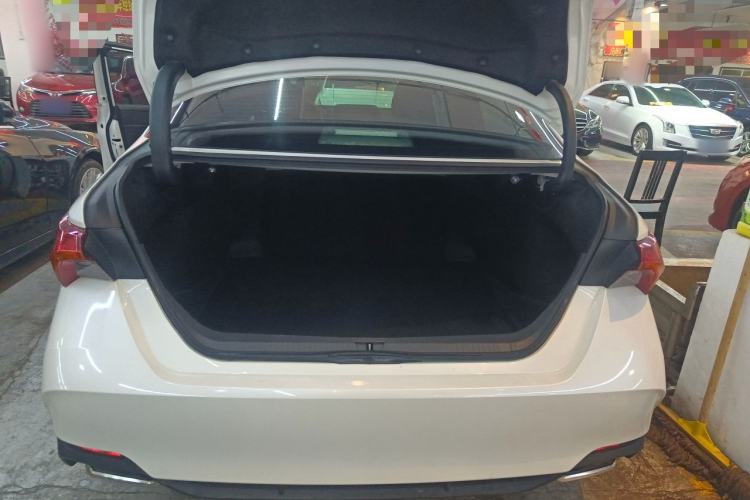 Used Toyota Avalon 2019 2.0L Luxury Edition China VI Standard
