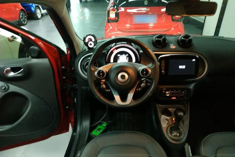 Used  forfour 2016 0.9T 66 kW Pioneer Edition
