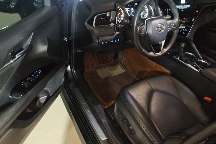 Used Toyota Camry 2021 2.0G Luxury Edition
