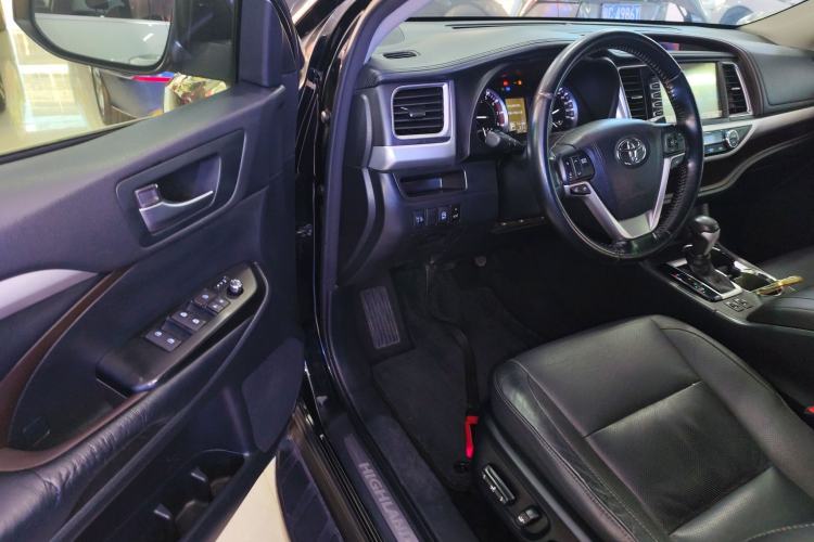 Used Toyota Highlander 2017 2.0T Two-Wheel Drive Luxury Edition 7 Seats