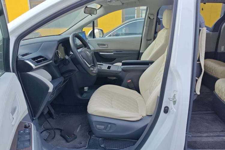 Used Toyota Sienna 2021 2.5L Hybrid Comfort Edition