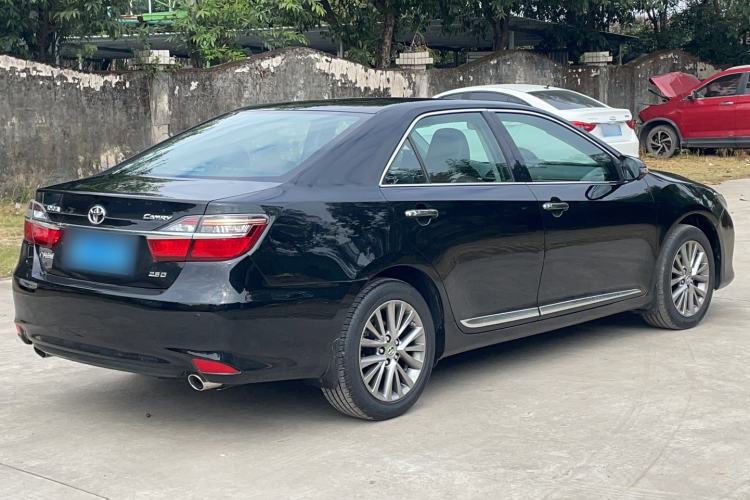 Used Toyota Camry 2016 2.5G 10th Anniversary Deluxe Navigation Edition
