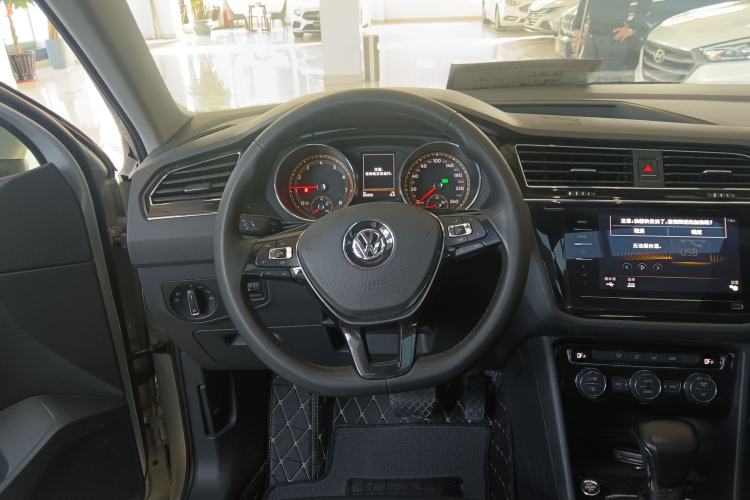 Used Volkswagen Tiguan L 2020 330TSI Automatic Two-Wheel Drive Panoramic Comfort Edition China VI Standard
