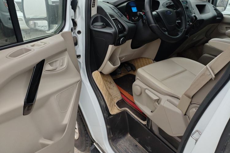 Used Ford Transit 2019 2.0T Diesel Commercial & Travel Short Wheelbase Low-Roof 7-Seater China VI Standard