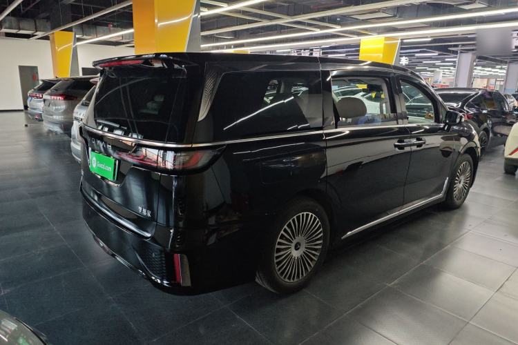 Used VOYAH Dream 2025 PHEV Four-Wheel Drive Excellence Kunpeng Edition
