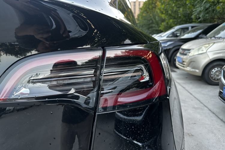 Used Tesla Model Y 2021 Long-Range All-Wheel-Drive Version
