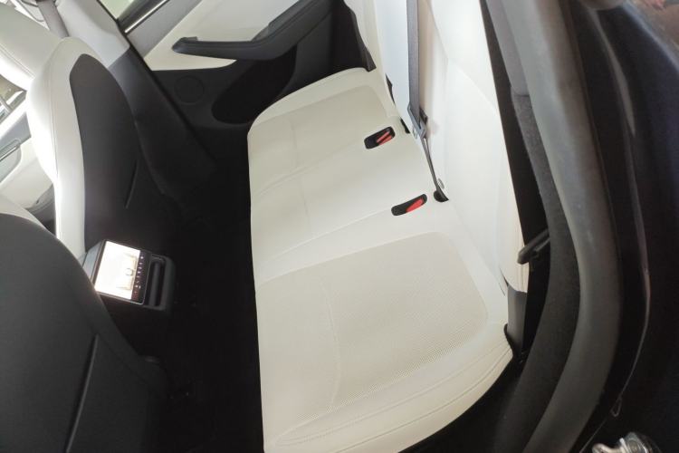 Used Tesla Model Y 2025 Rear-Wheel-Drive Version