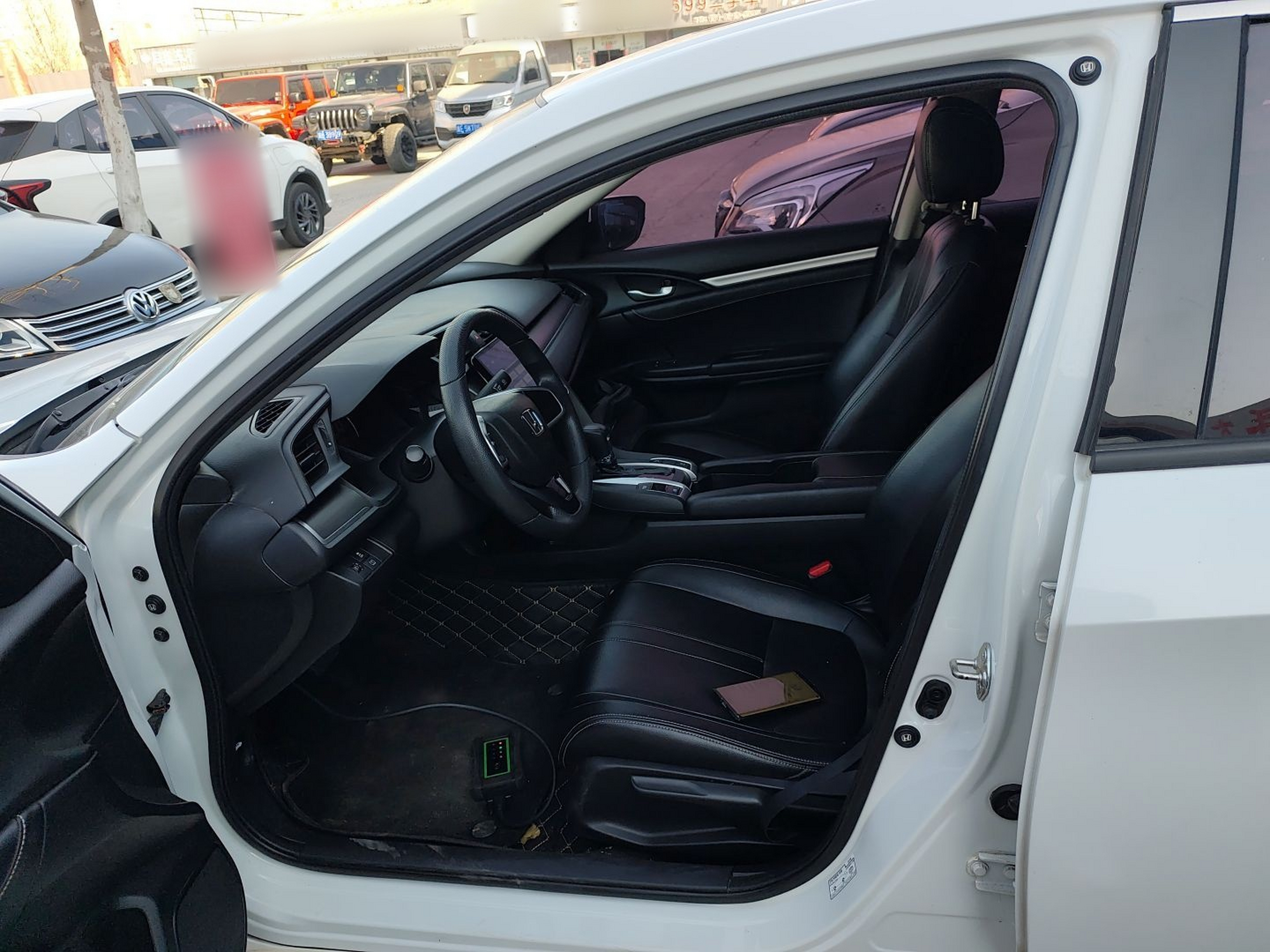 Переднее сиденье в автомобиле