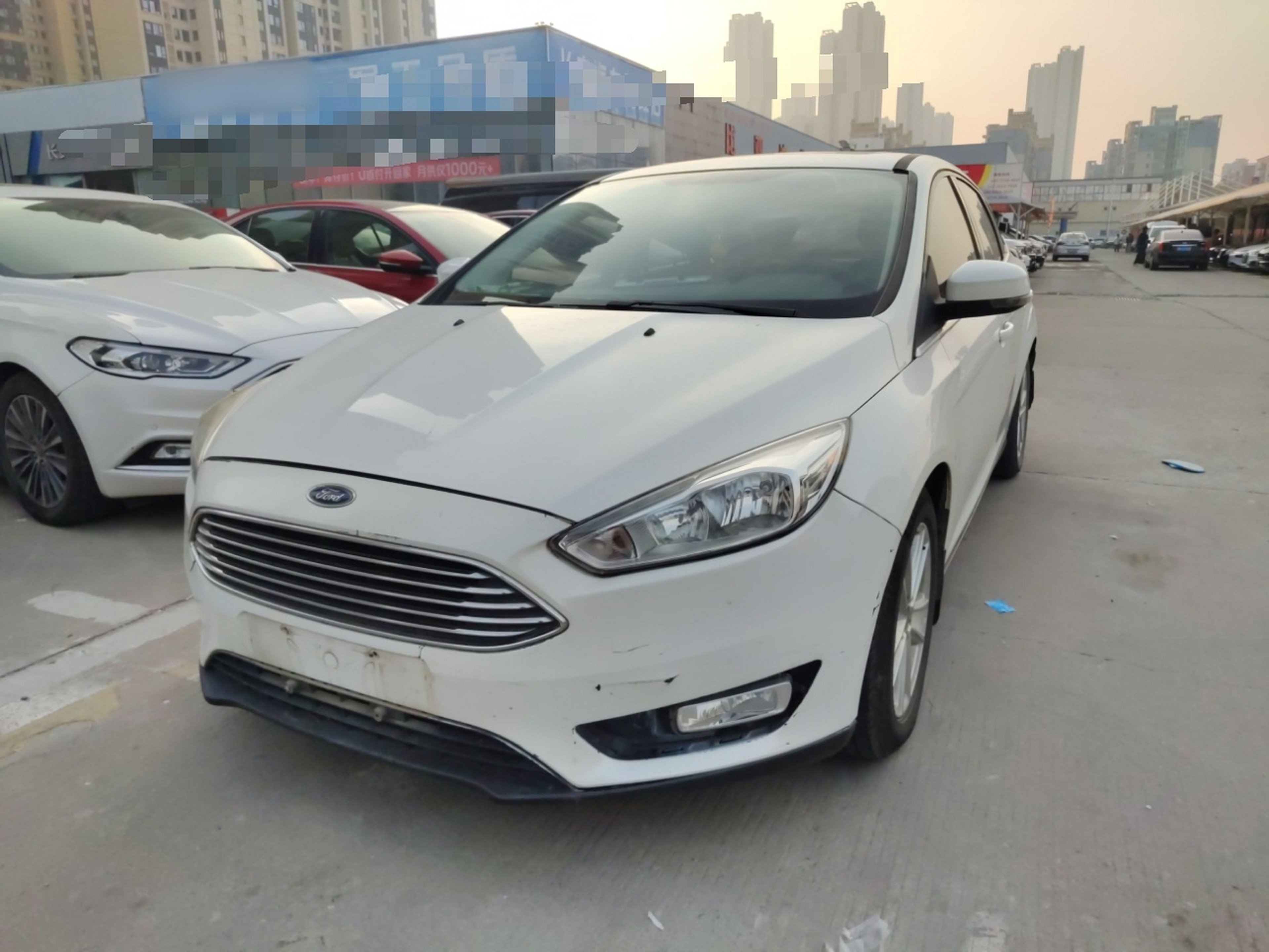 تحت مقدمة السيارة