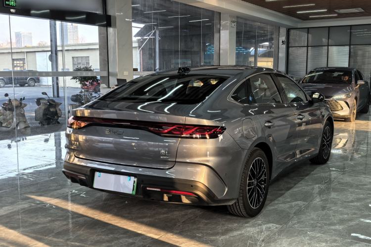 Used BYD Qin L 2025 DM-i Smart Drive 120KM Excellence Model
