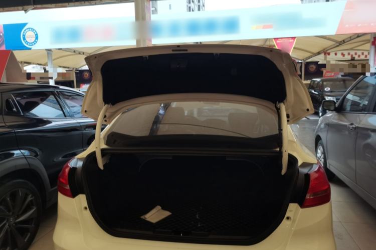 Used Ford Focus 2017 Sedan 1.6L Automatic Fashion Edition Smart Drive Version
