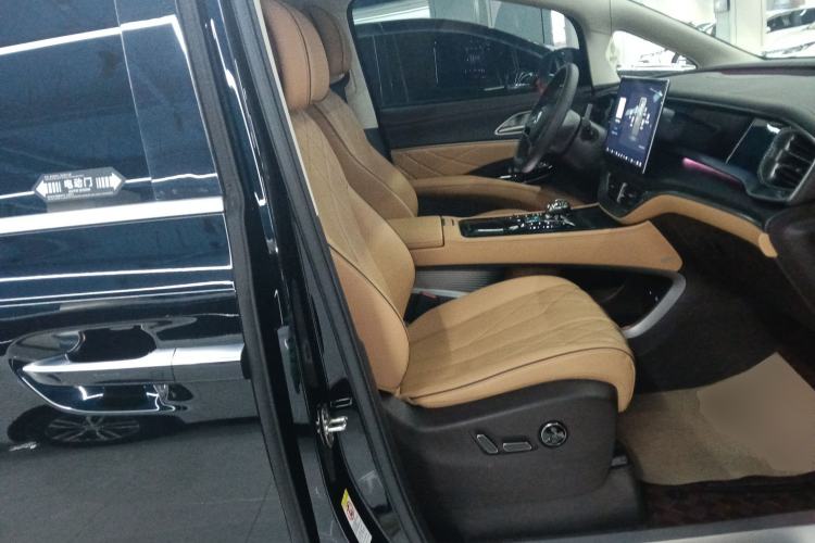 Used Denza D9 2024 DM-i 980 Four-Wheel Drive Prestige Model
