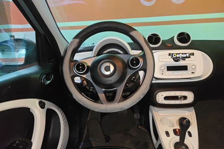 Used  forfour 2016 1.0L 52 kW Passion Edition
