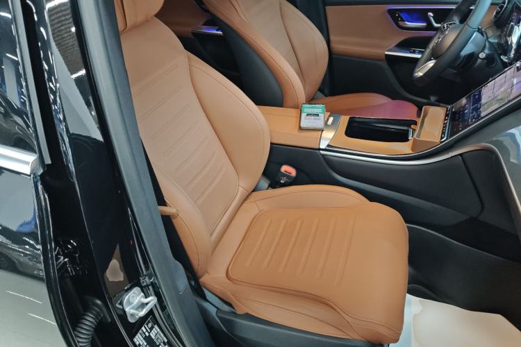 Used Mercedes-Benz GLC 2025 GLC 260 L 4MATIC Dynamic Edition
