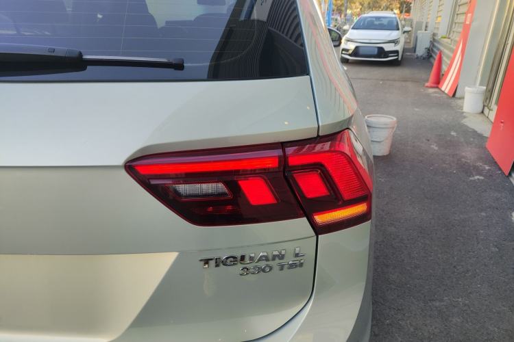 Used Volkswagen Tiguan L 2020 330TSI Automatic Two-Wheel Drive Panoramic Comfort Edition China VI Standard
