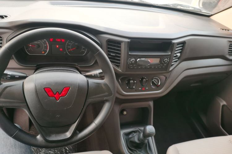 Used Wuling Hongguang V 2021 1.5L Jingqu Edition Enclosed-Window Vehicle LAR
