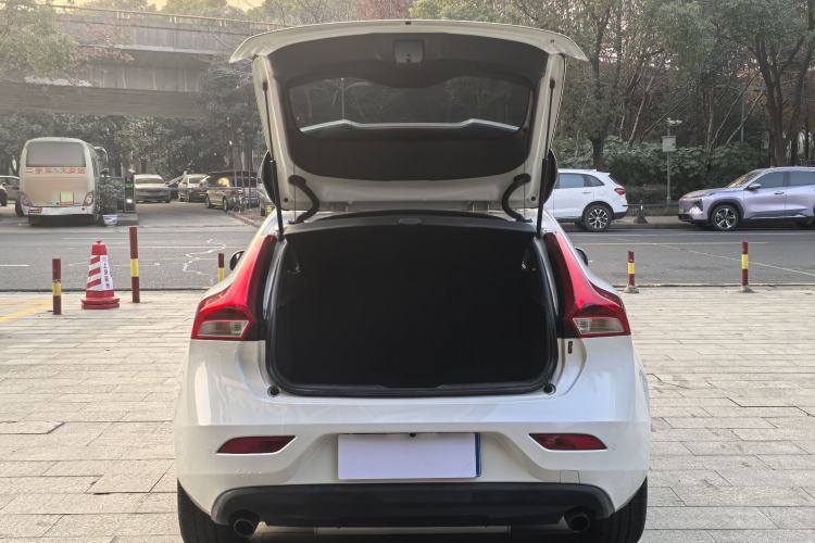 Used Volvo V40 2017 T3 Zhiyi Edition