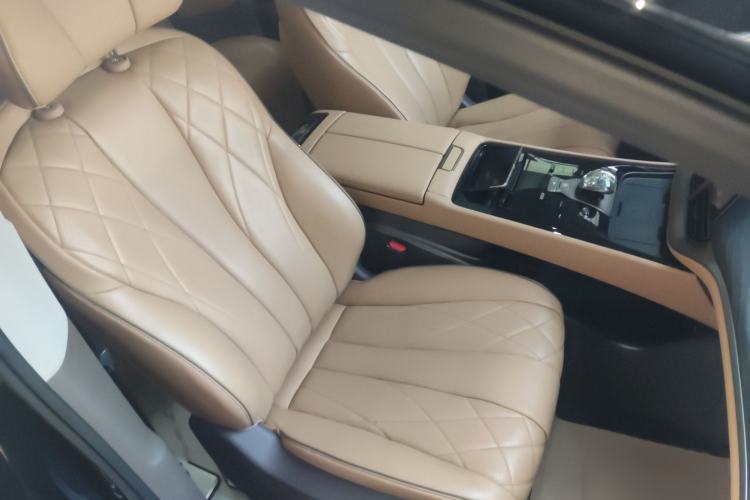 Used Denza D9 2022 DM-i 970 Four-Wheel Drive Prestige Model
