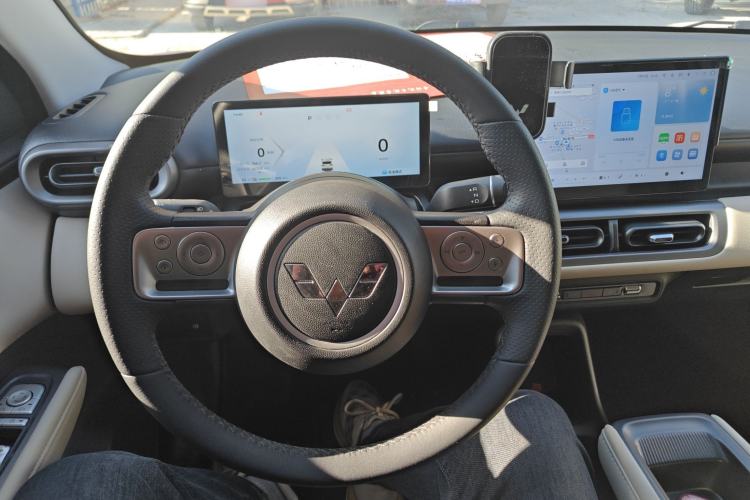 Used Wuling Bingo PLUS 2024 330 km Range Five-Seater Version
