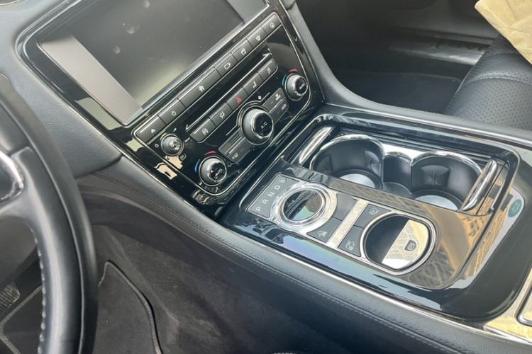 Used Jaguar XJ 2016 XJL 3.0 SC Four-Wheel Drive Panoramic Business Edition
