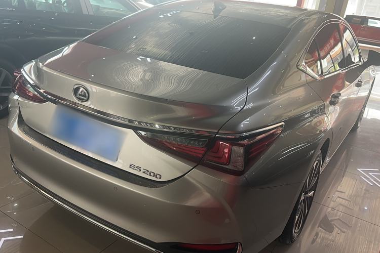 Used Lexus ES 2023 200 Excellence Edition

