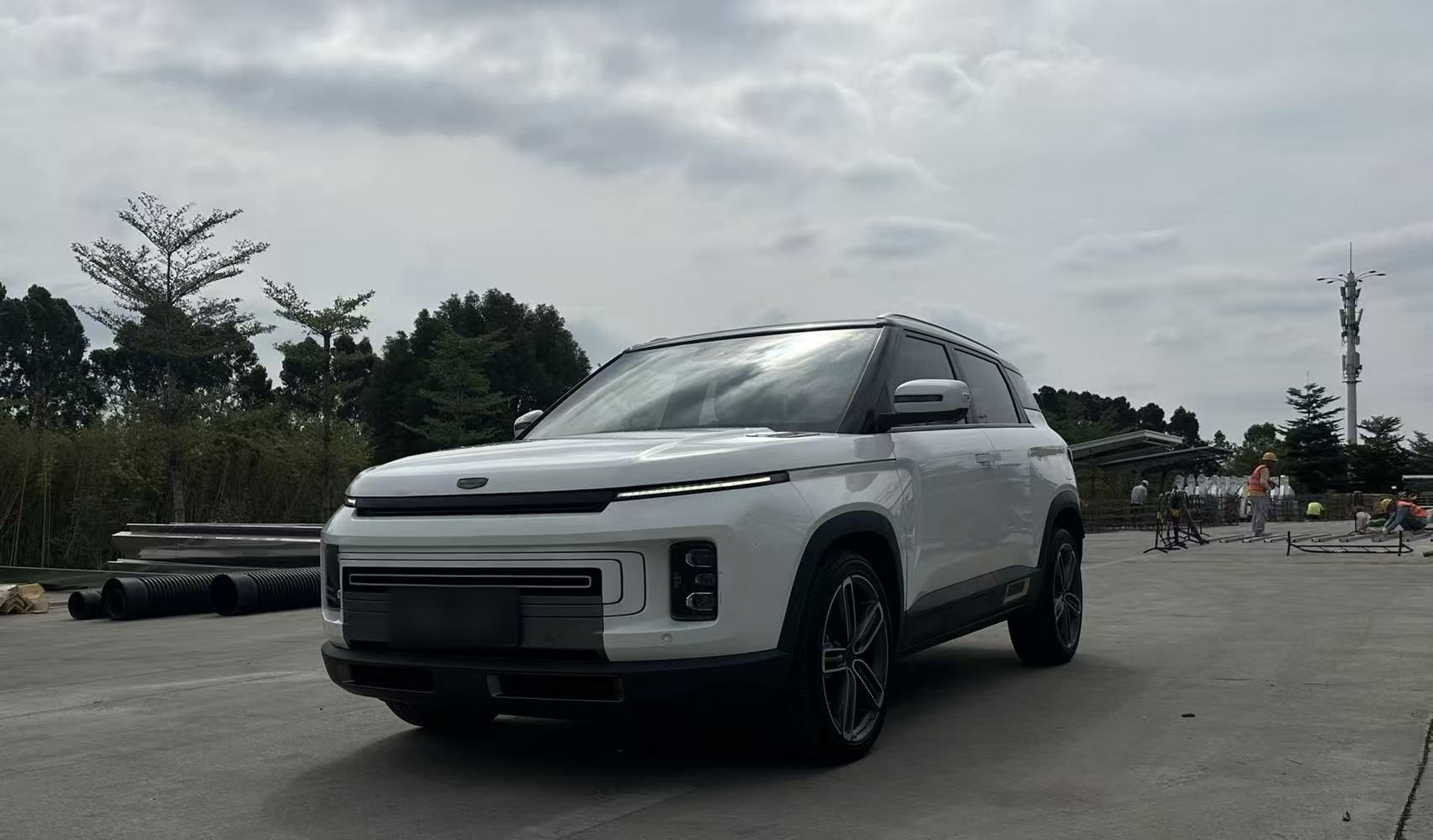 Под передней частью автомобиля