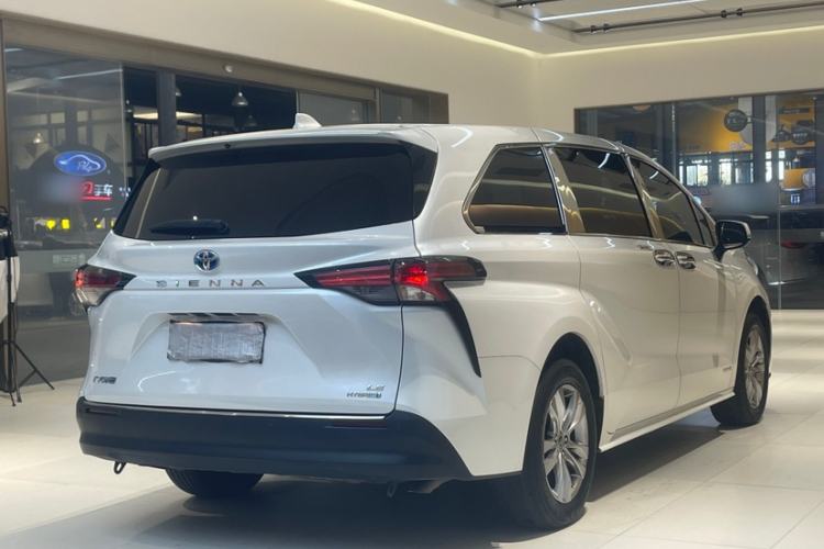 Used Toyota Sienna 2023 2.5L Hybrid Comfort Edition
